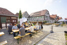 Blick auf den Dorfplatz beim Waaghäuschen während des offiziellen Teils der Veranstaltung