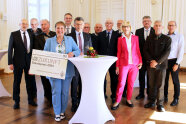 In einem lichtdurchfluteten Saal in München hat ein Empfang für insgesamt elf Gewinner des Staatspreises „Land.Dorf.Zukunft“ stattgefunden. Eine Gruppe aus Heidenheim war darunter.
