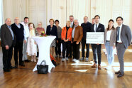 In einem lichtdurchfluteten Saal in München hat ein Empfang für insgesamt elf Gewinner des Staatspreises „Land.Dorf.Zukunft“ stattgefunden. Eine Gruppe aus Neusitz war darunter.